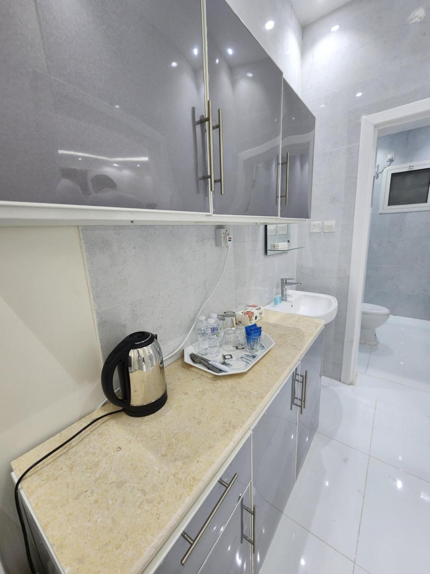 Yaqoot Al Madina Suites Al Awali Dış mekan fotoğraf