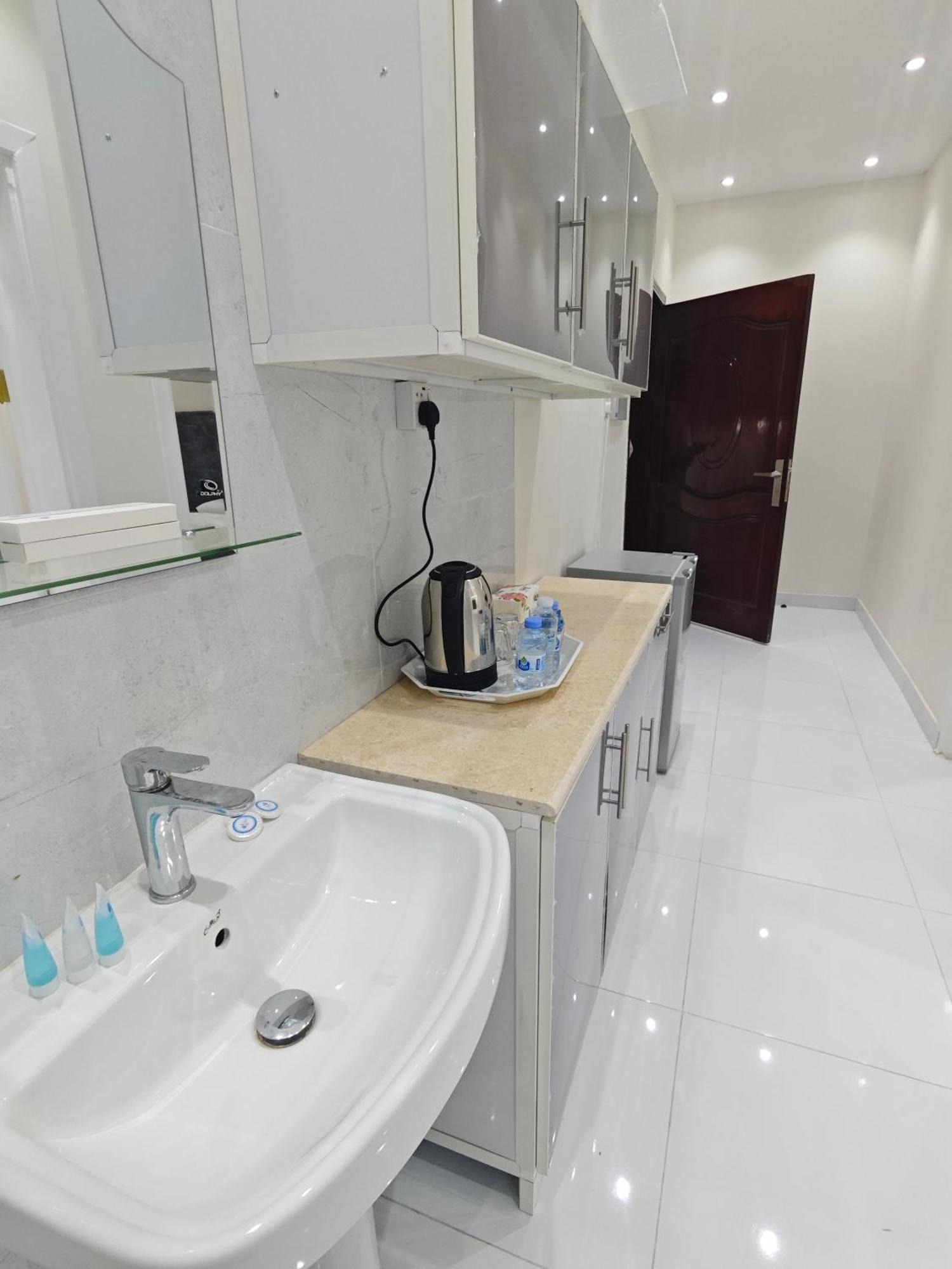 Yaqoot Al Madina Suites Al Awali Dış mekan fotoğraf