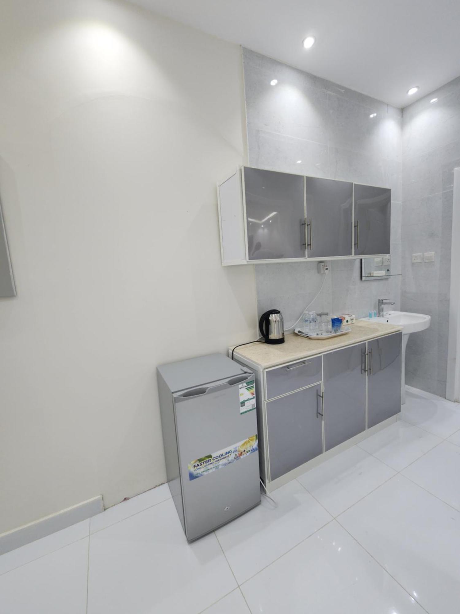 Yaqoot Al Madina Suites Al Awali Dış mekan fotoğraf